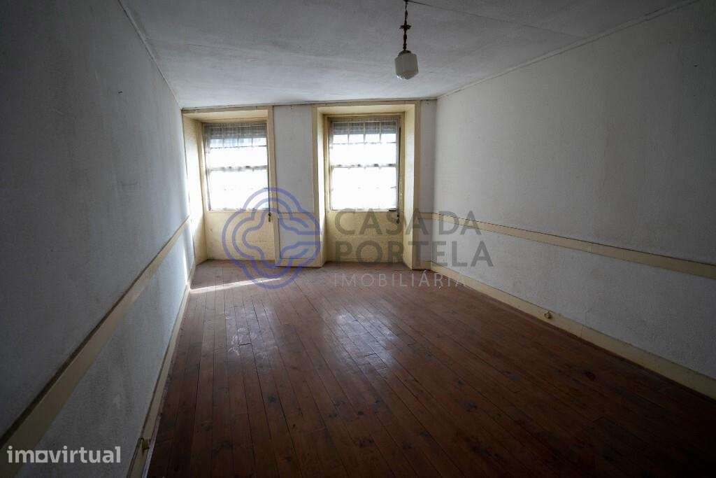 Prédio para reabilitar no centro do Porto, na Rua General Silveira - Grande imagem: 2/58