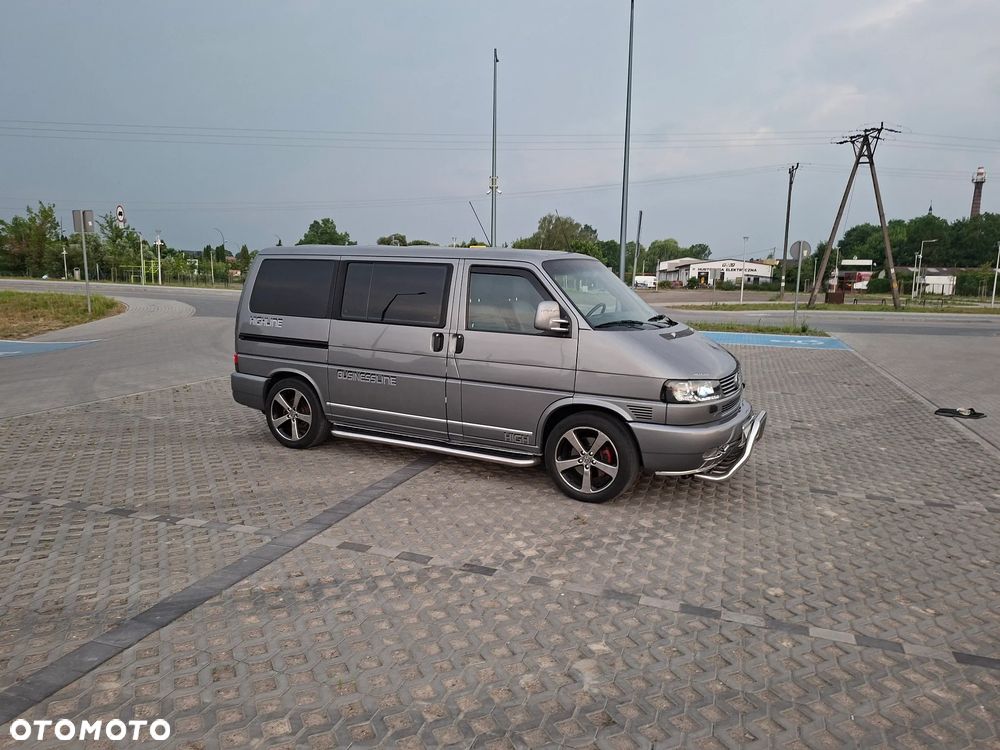 Volkswagen Caravelle - 9