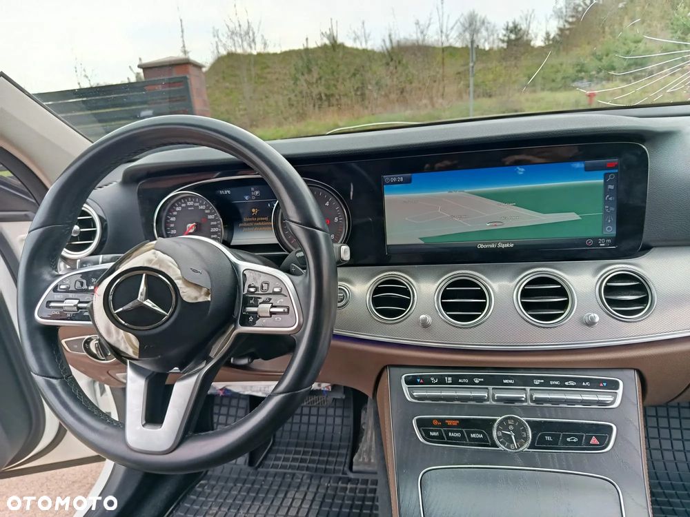 Mercedes-Benz Klasa E 220 d 9G-TRONIC - 25