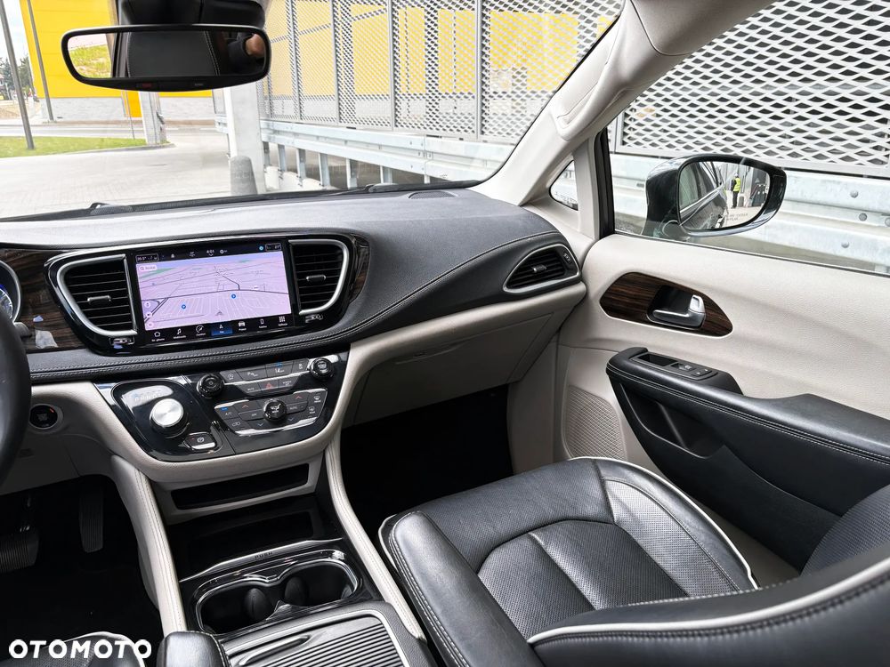 Chrysler Pacifica - 22