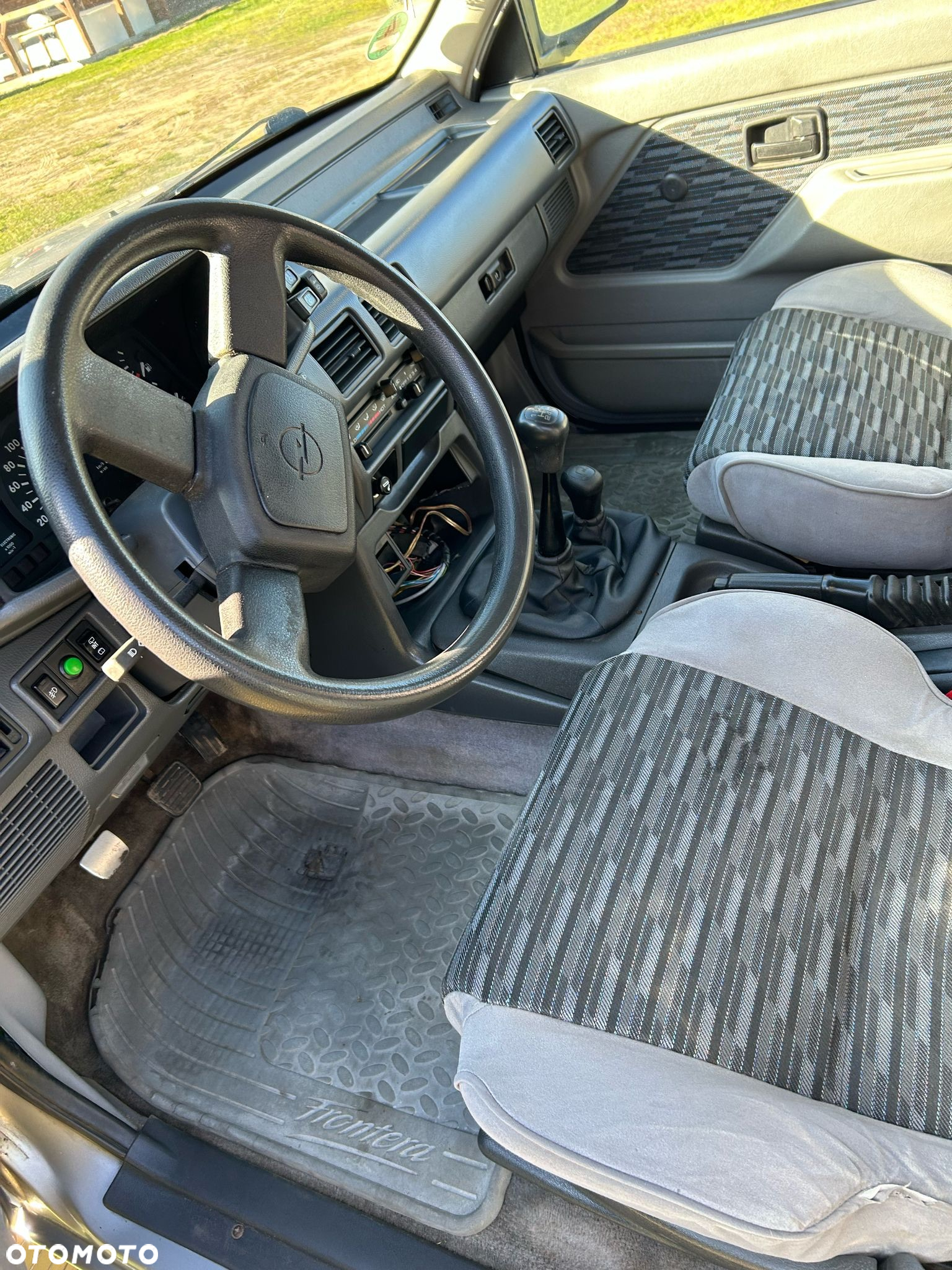 Opel Frontera 2.4 - 12