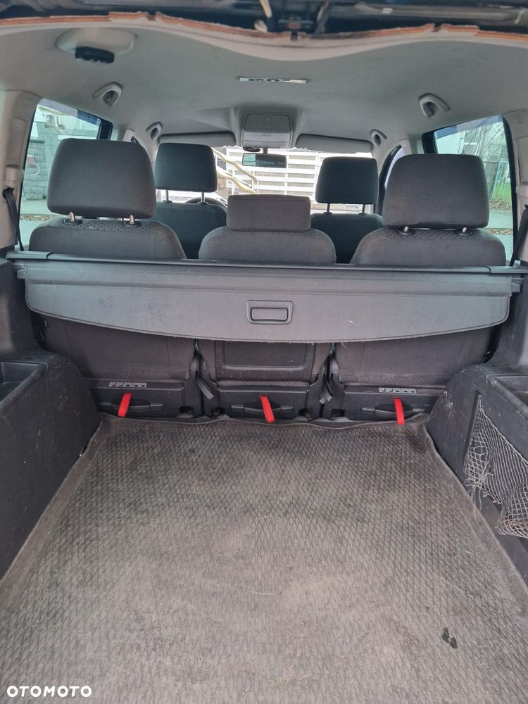 Volkswagen Touran - 9