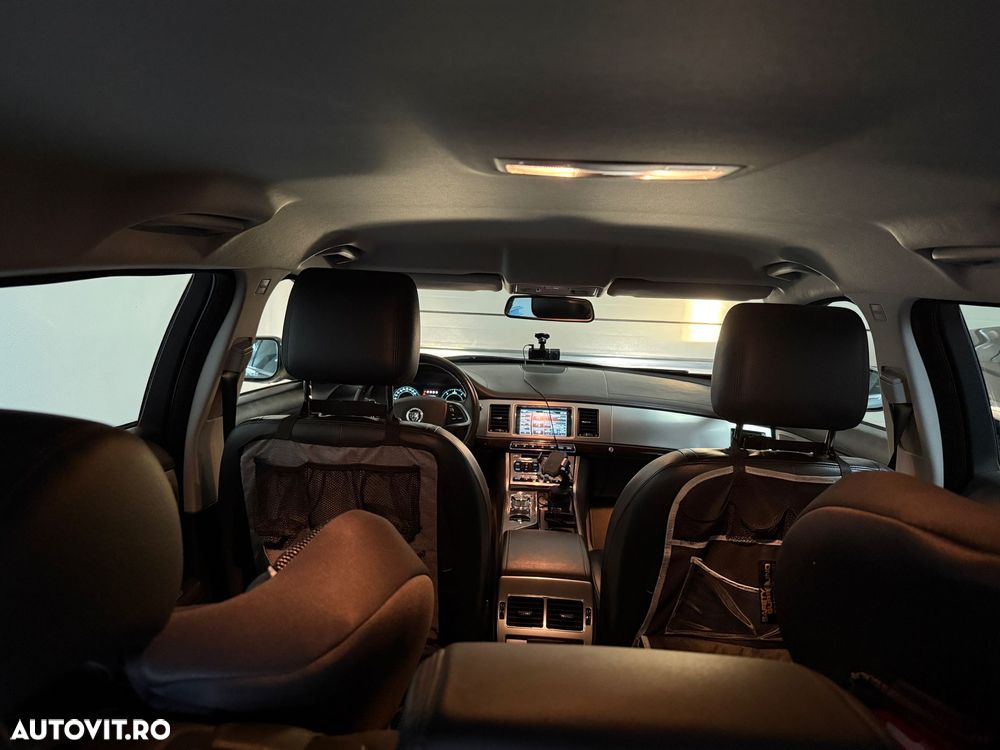 Jaguar XF 2.2D Premium Luxury - 10