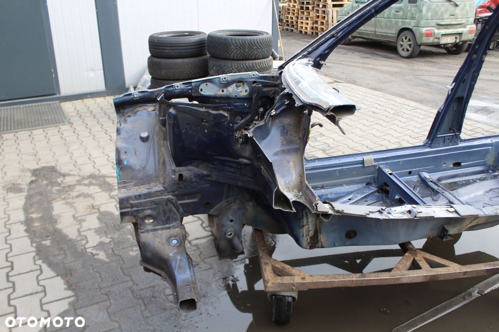 Mercedes E W124 ćwiartka przód prawa - 3