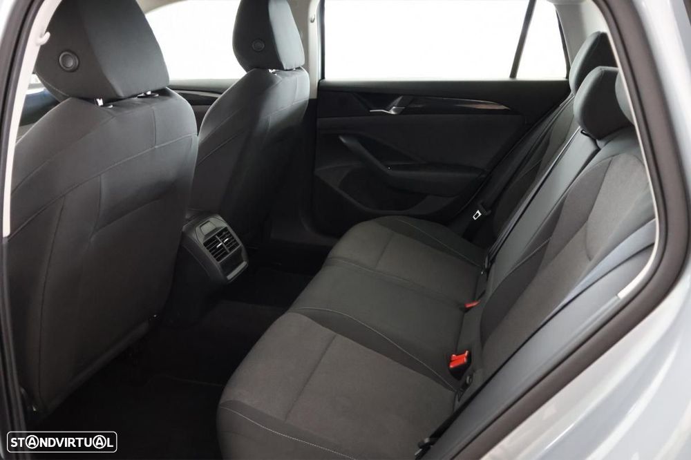 VW Passat Variant 1.5 TSI eHybrid DSG - 16