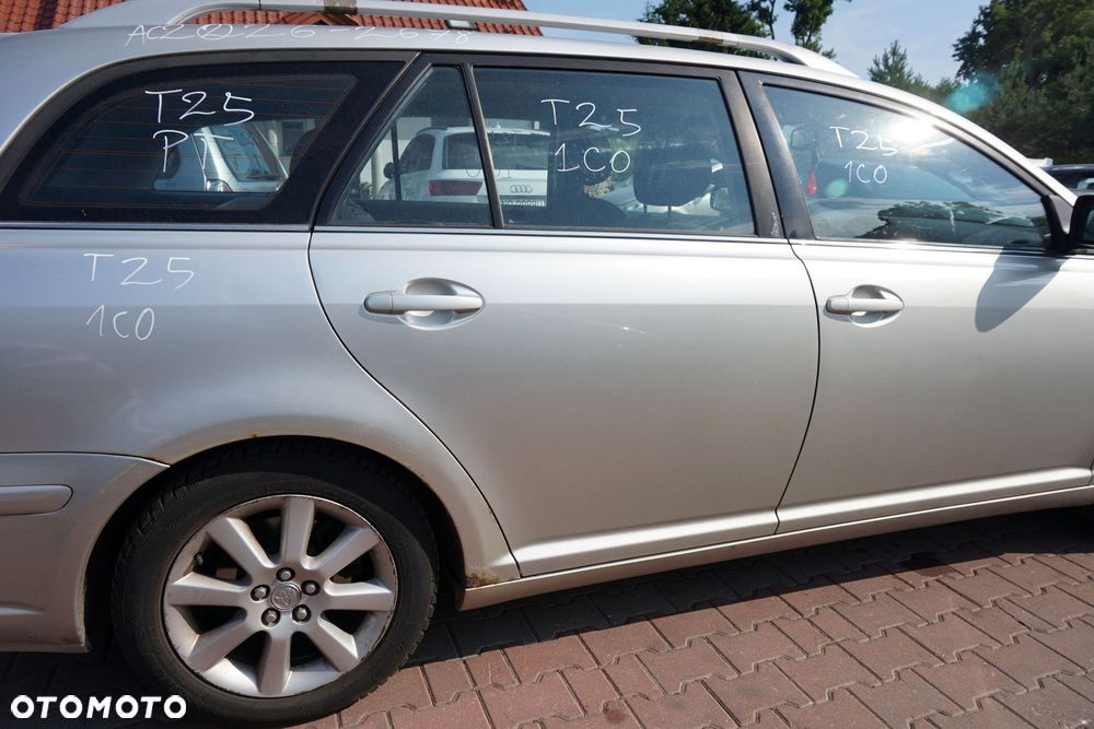 DRZWI TYLNE PRAWE AVENSIS II T25 KOMBI 1C0  SREBRNY TOYOTA 2003-2006 - 2