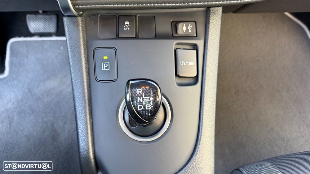 Toyota Auris Touring Sports 1.8 HSD Comfort +P.Techno+P.Sport - 21