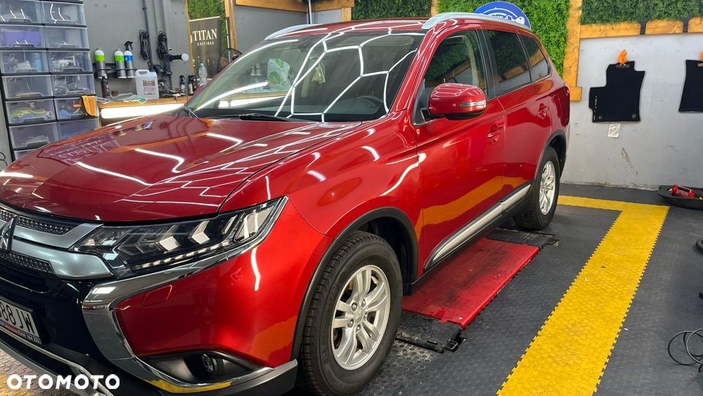 Mitsubishi Outlander 2.0 Invite + 2WD - 5