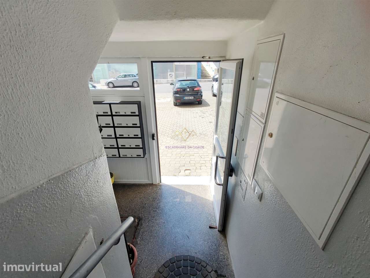 Apartamento T3 Remodelado com Duas Frentes Solares Laranjeiro - Grande imagem: 3/24