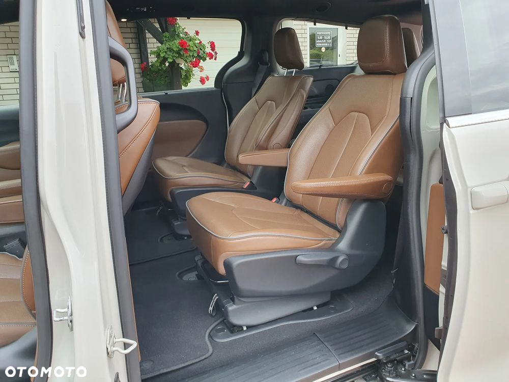 Chrysler Pacifica - 18