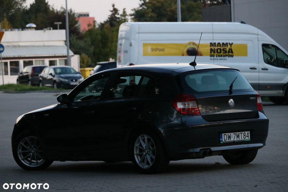 BMW Seria 1 120i - 38