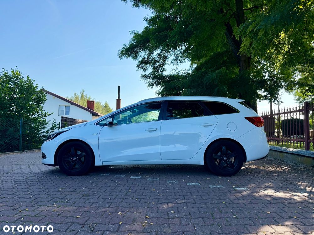 Kia Ceed - 11