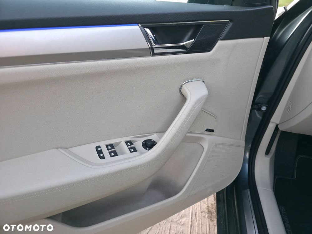 Skoda Superb 2.0 TDI SCR L&K DSG - 17