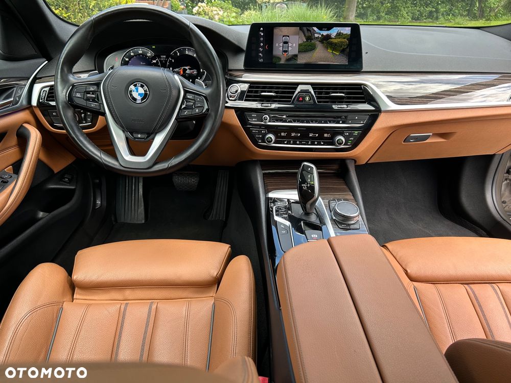BMW Seria 5 540i xDrive Luxury Line sport - 25