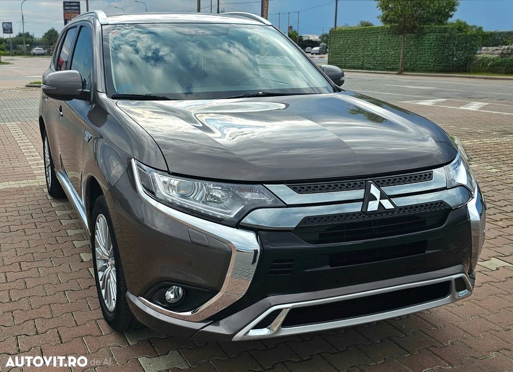 Mitsubishi Outlander - 2