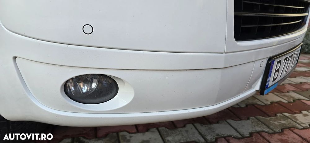 Volkswagen Caravelle - 11