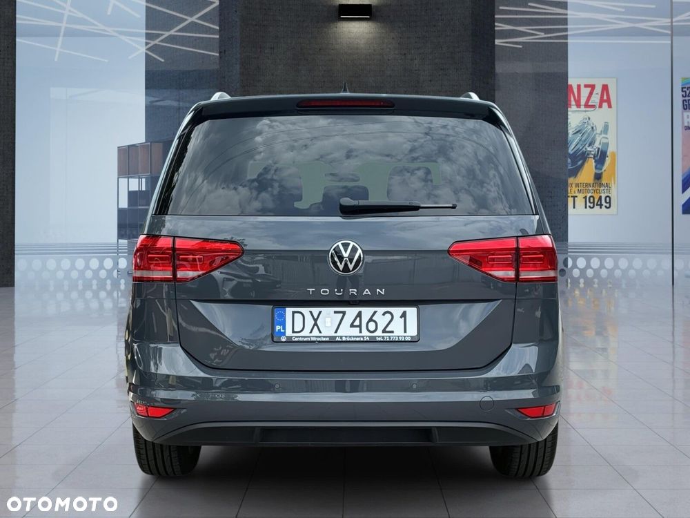 Volkswagen Touran - 11