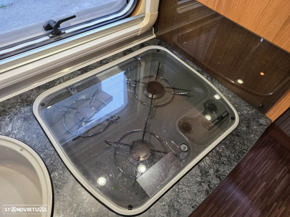 Burstner Aviano 725i cama central - 19