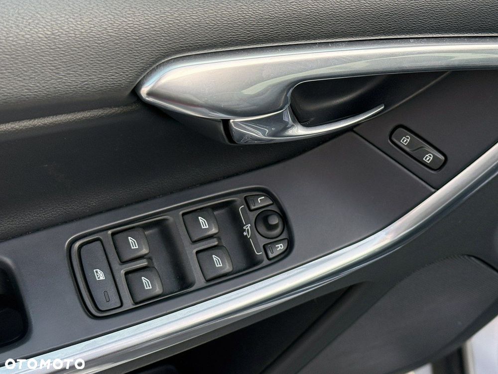 Volvo XC 60 D4 Momentum Pro - 12