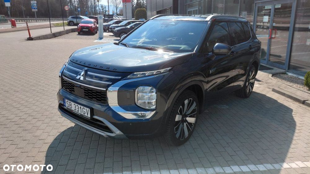 Mitsubishi Outlander - 2