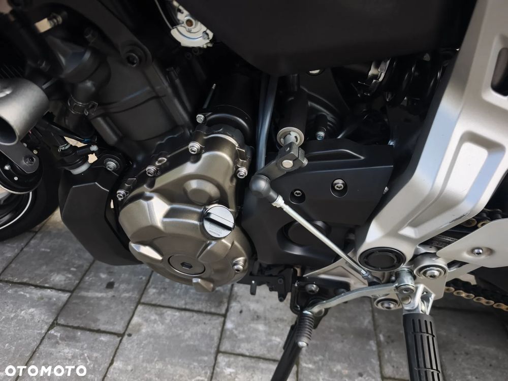 Yamaha MT - 24