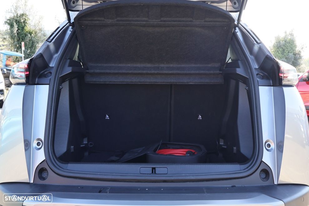 Peugeot e-2008 Allure - 19