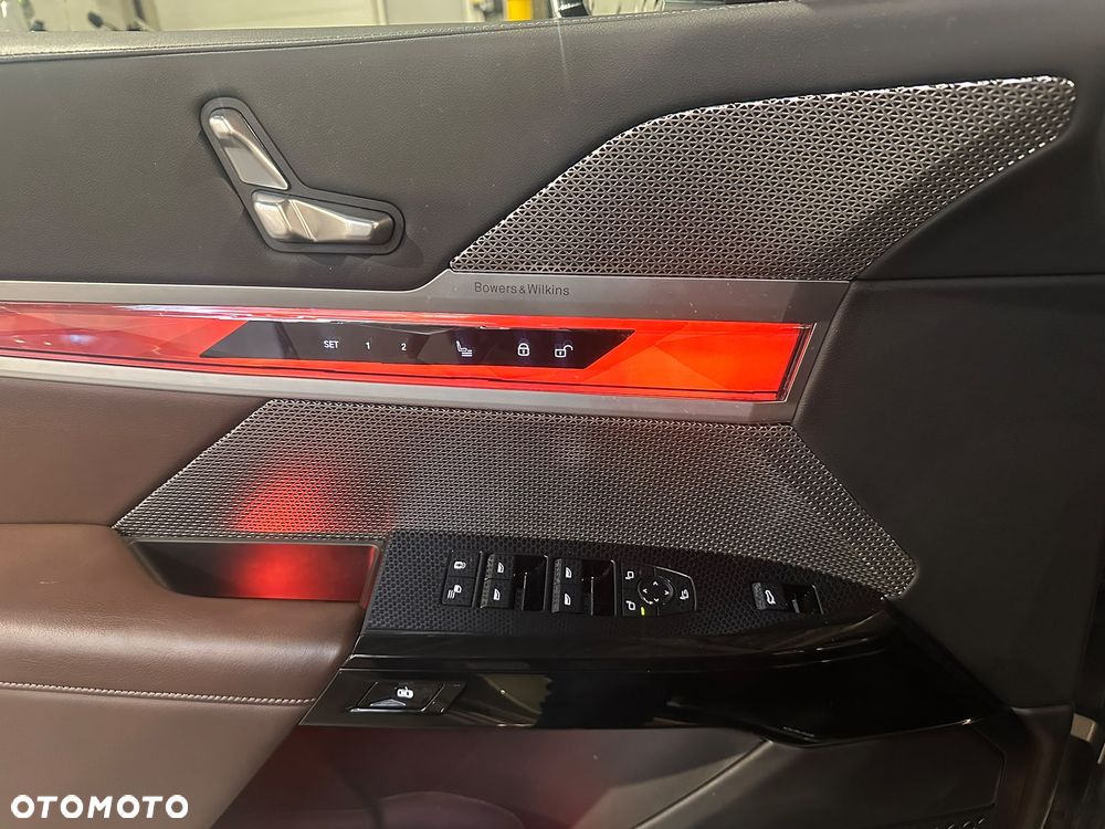BMW Seria 7 730d xDrive mHEV - 28