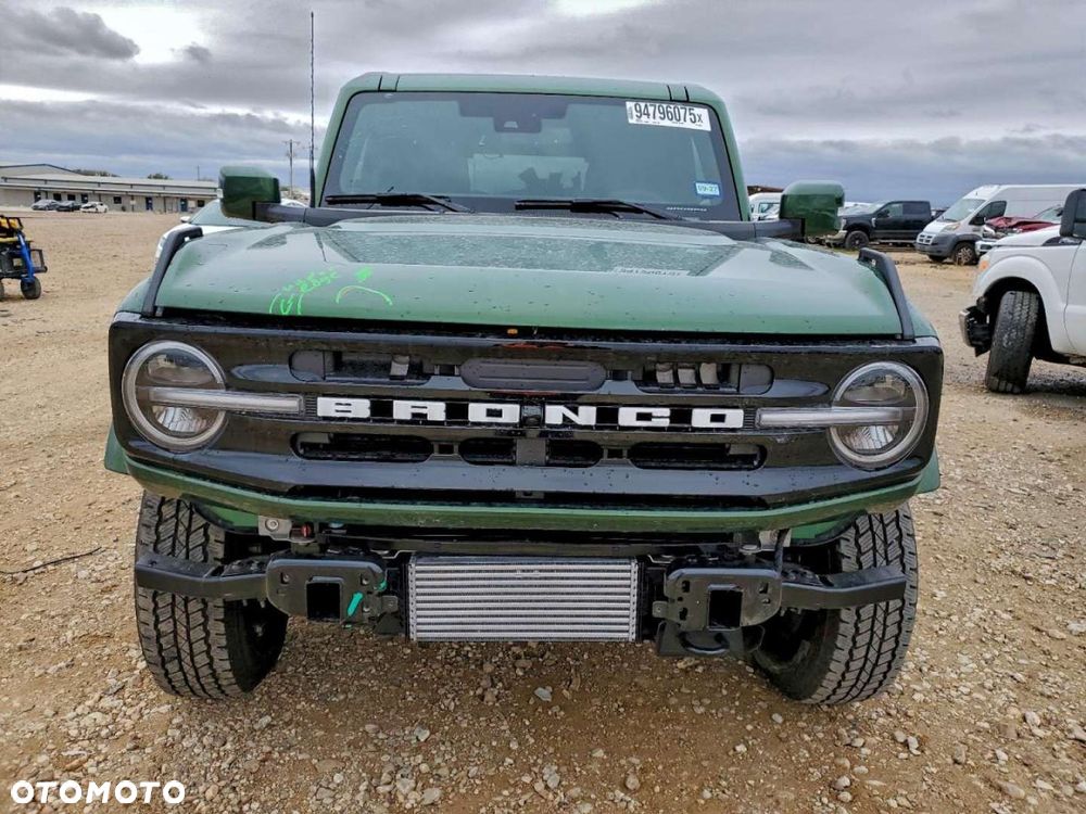 Ford Bronco - 6