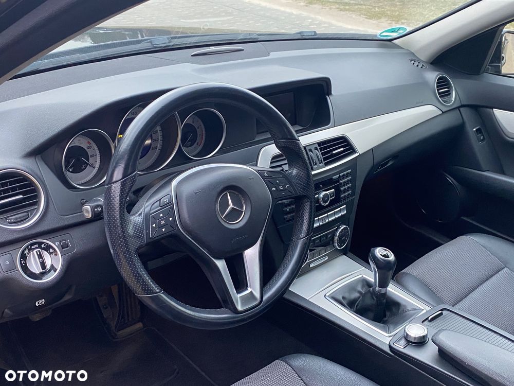 Mercedes-Benz Klasa C 180 (BlueEFFICIENCY) Avantgarde - 25
