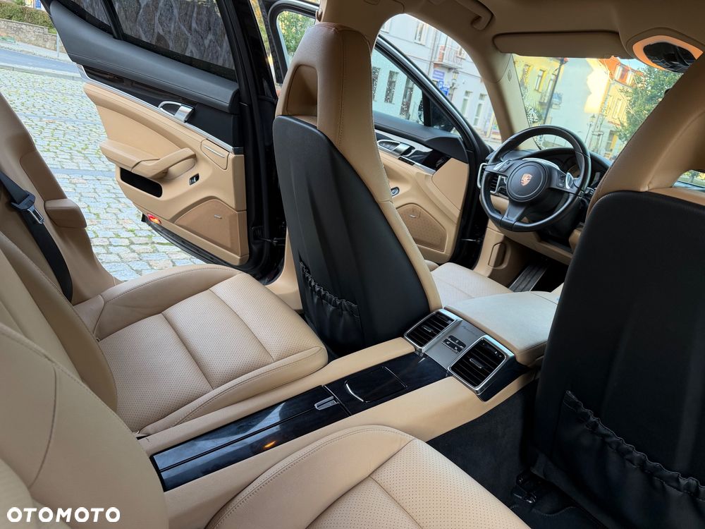 Porsche Panamera S - 6