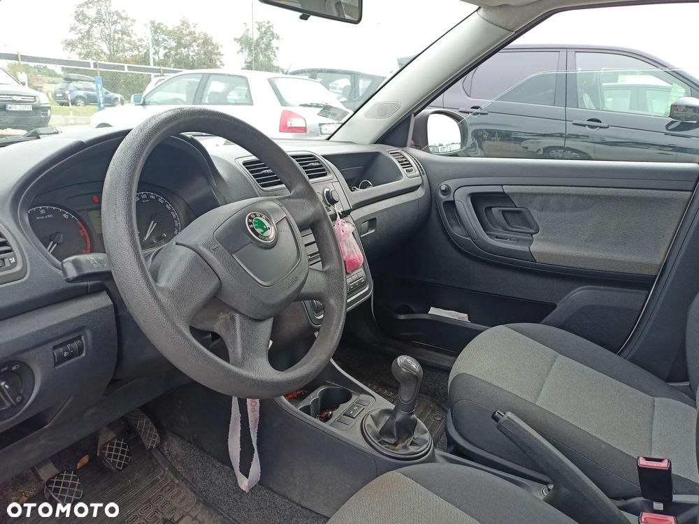 Skoda Fabia 2009 photo 5