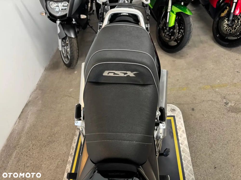Suzuki GSX - 27