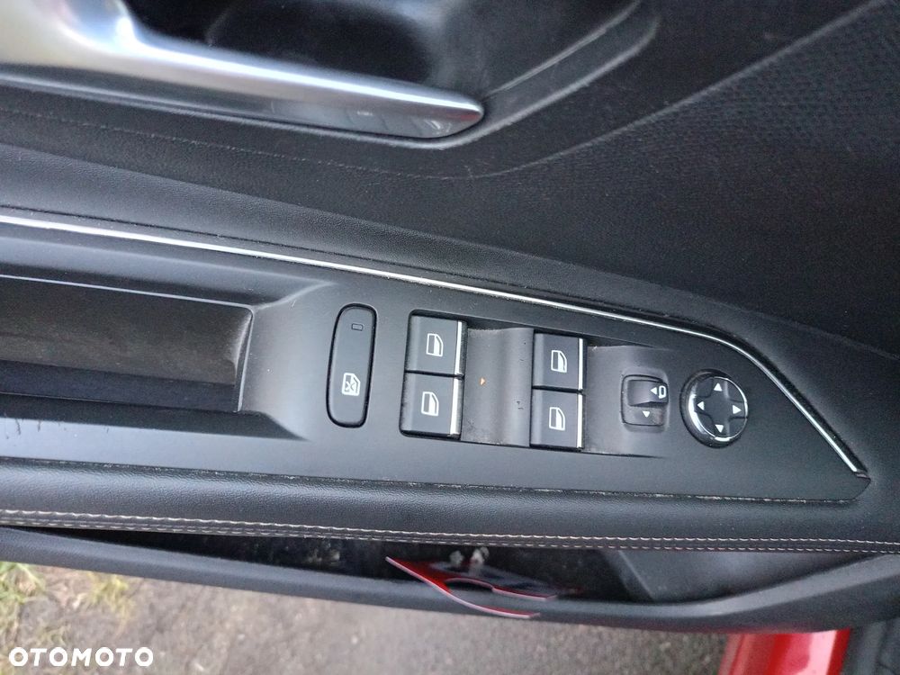 Peugeot 3008 1.6 PureTech Hybrid4 PHEV GT S&S EAT8 - 17