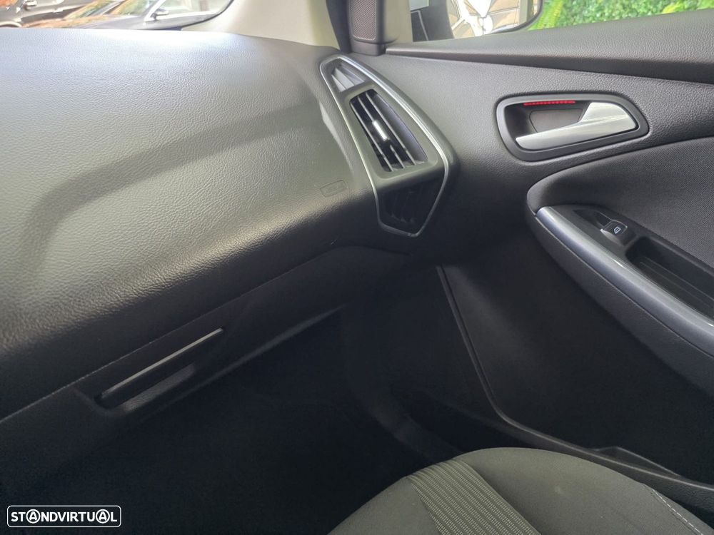 Ford Focus 1.0 EcoBoost ST-Line - 25