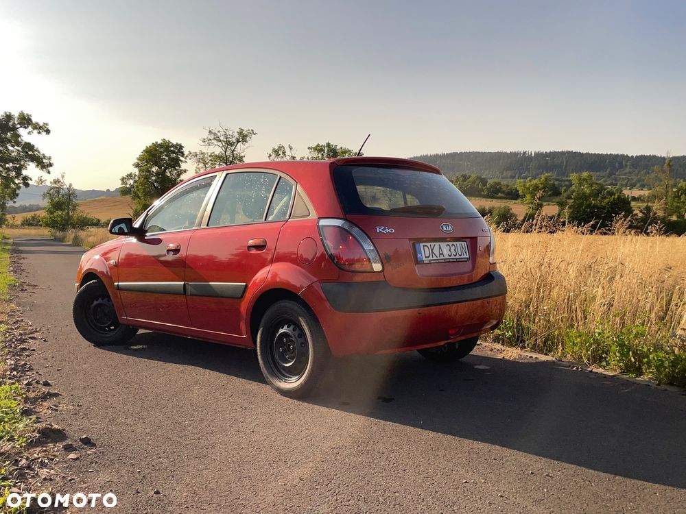 Kia Rio - 11