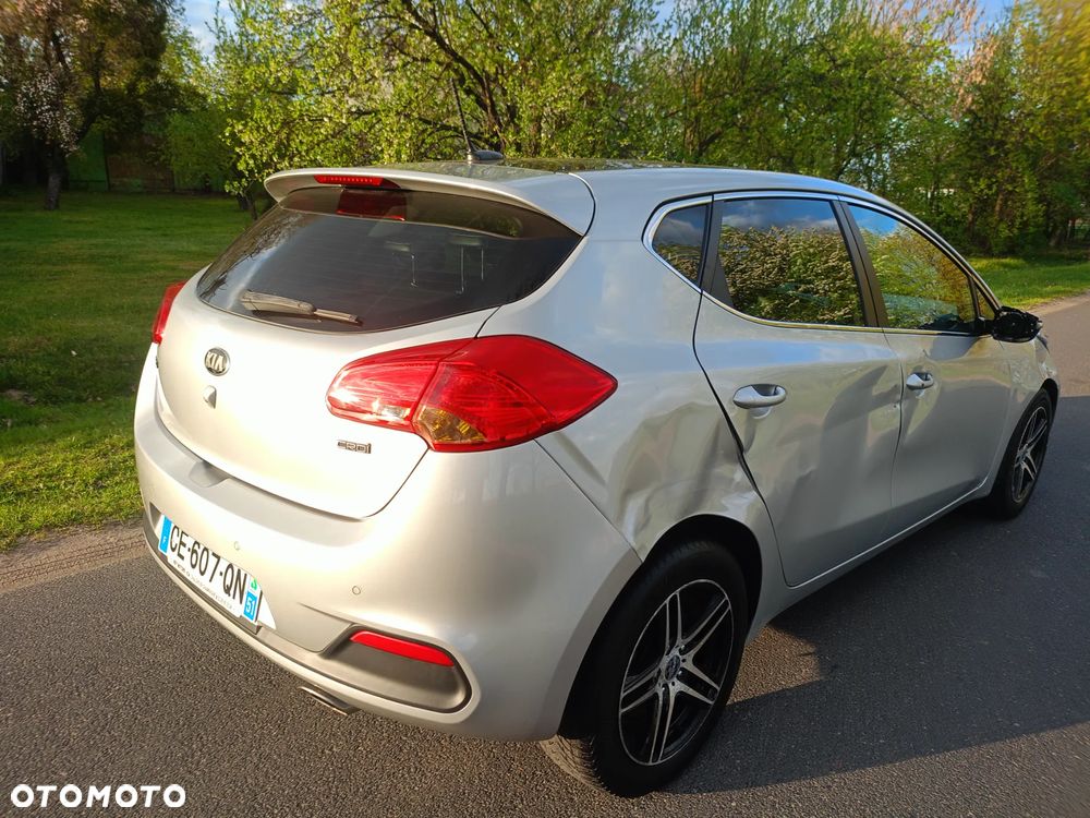 Kia Ceed 1.6 CRDi 128 ISG Platinum Edition - 4