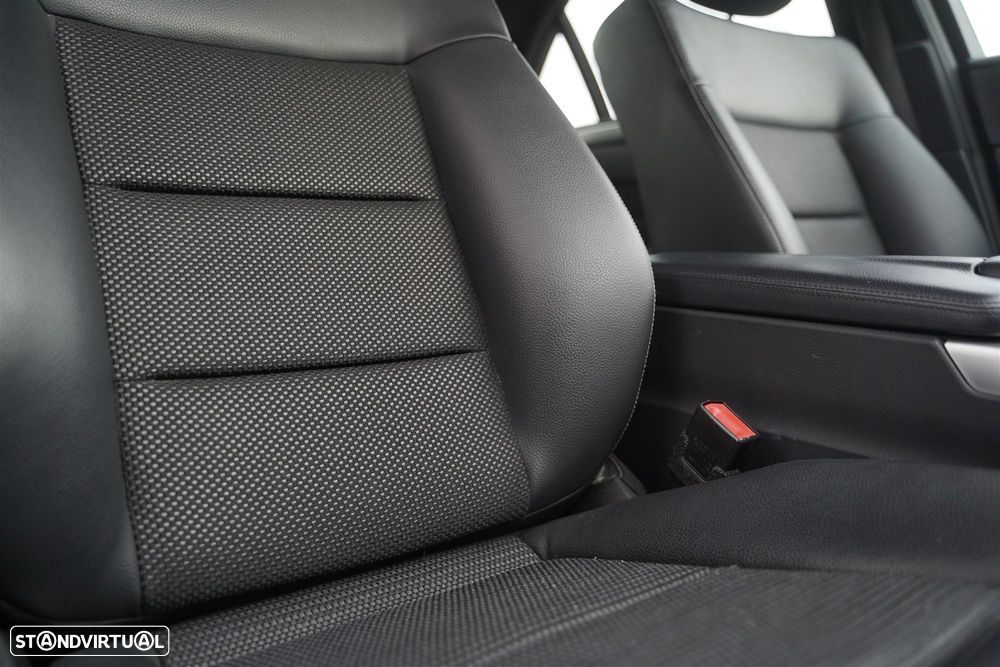 Mercedes-Benz E 300 Bluetec Hybrid Avantgarde - 31