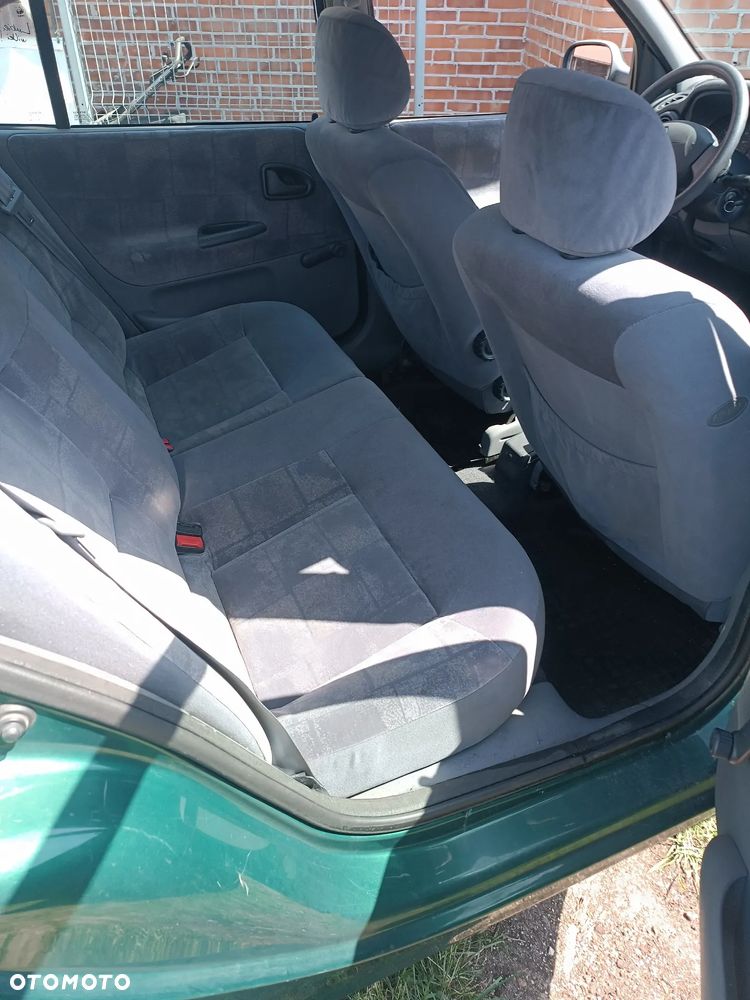 Renault Megane 1.4 RN 16V - 6