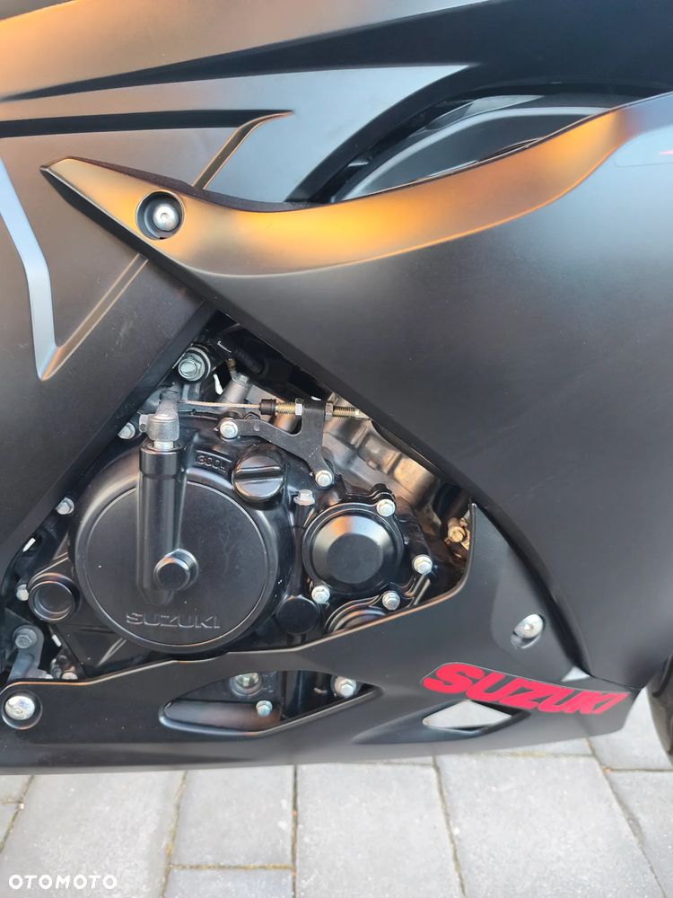 Suzuki GSX-R - 13