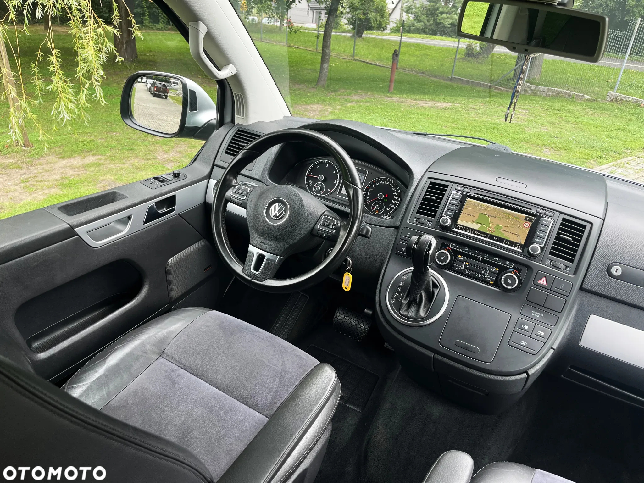 Volkswagen Multivan - 13