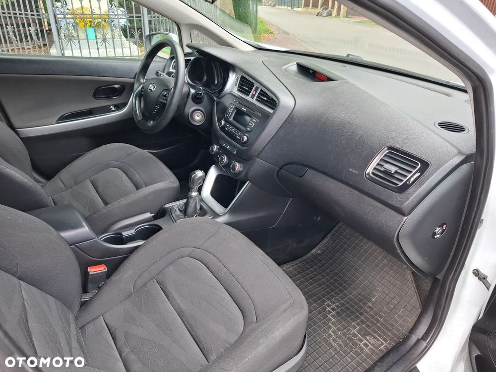 Kia Ceed - 10