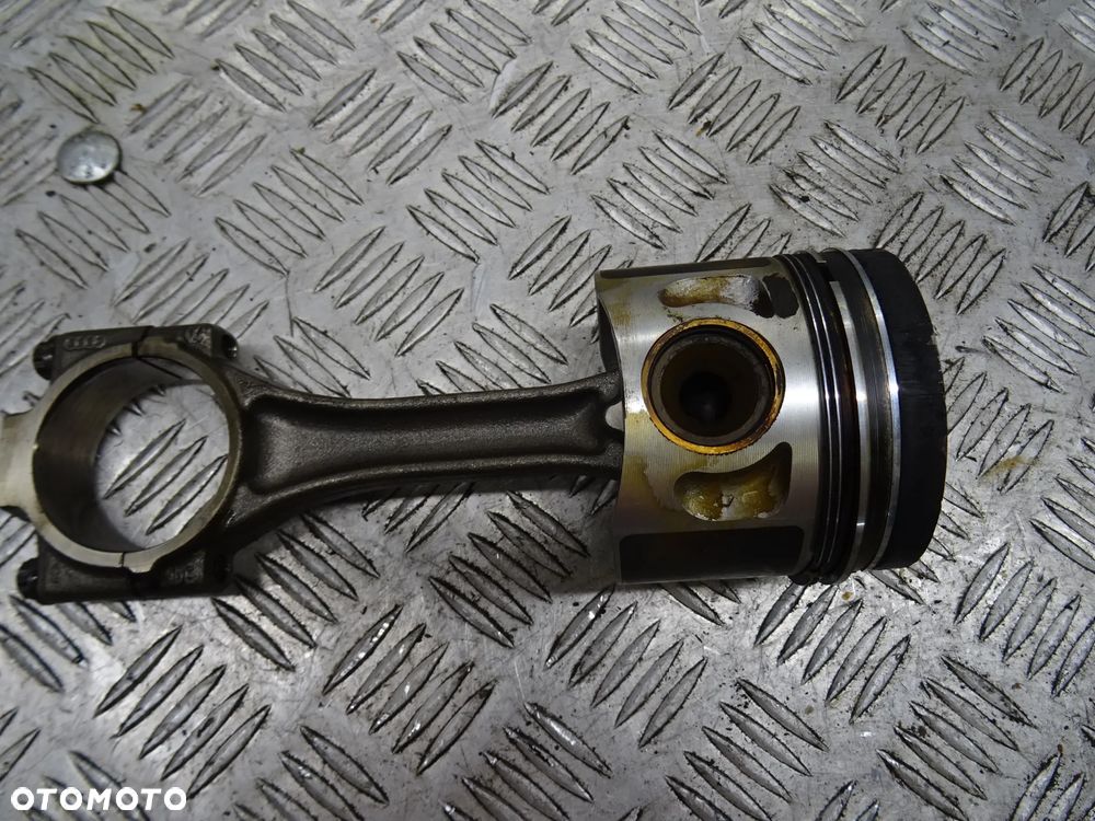 VW GOLF V 1.9TDI BLS TŁOK KORBOWÓD - 4