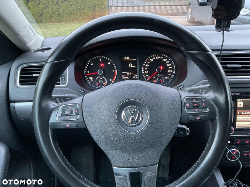 Volkswagen Jetta 1.6 TDI Highline - 16