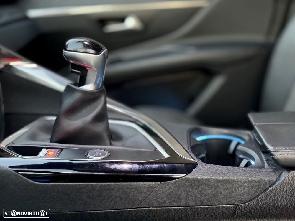 Peugeot 3008 PureTech 130 Stop & Start GPF Allure Pack - 7