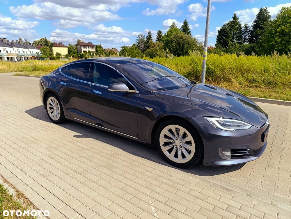 Tesla Model S - 21