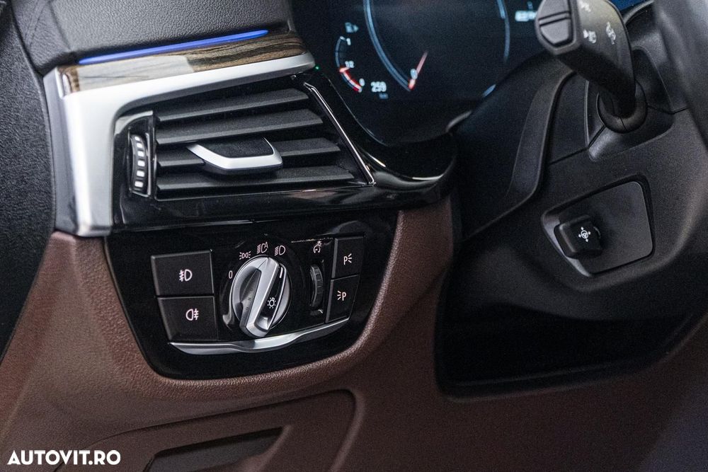 BMW Seria 5 530e iPerformance Aut. Luxury Line - 33