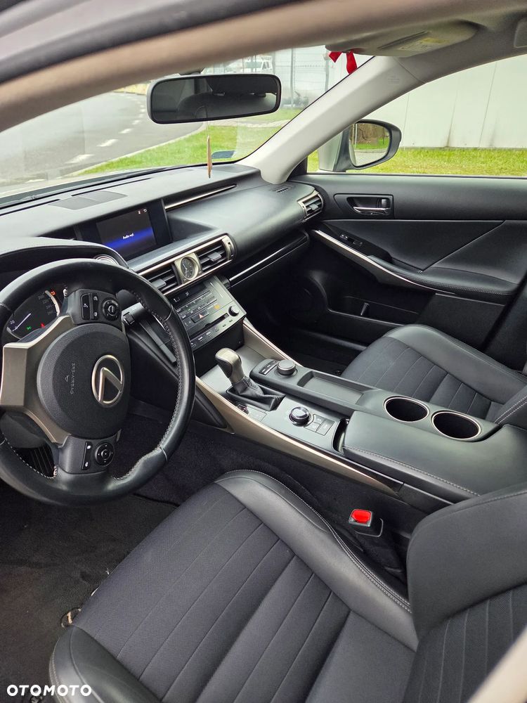 Lexus IS 300h Elite - 23