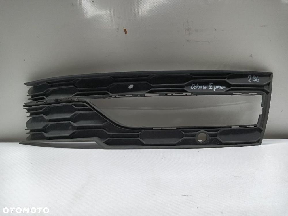 KRATKA ZDERZAKA PRZÓD PRZEDNIA PRAWA SKODA OCTAVIA IV 5E3807682 - 1