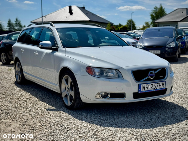 Volvo V70 2.5T R-Design Summum