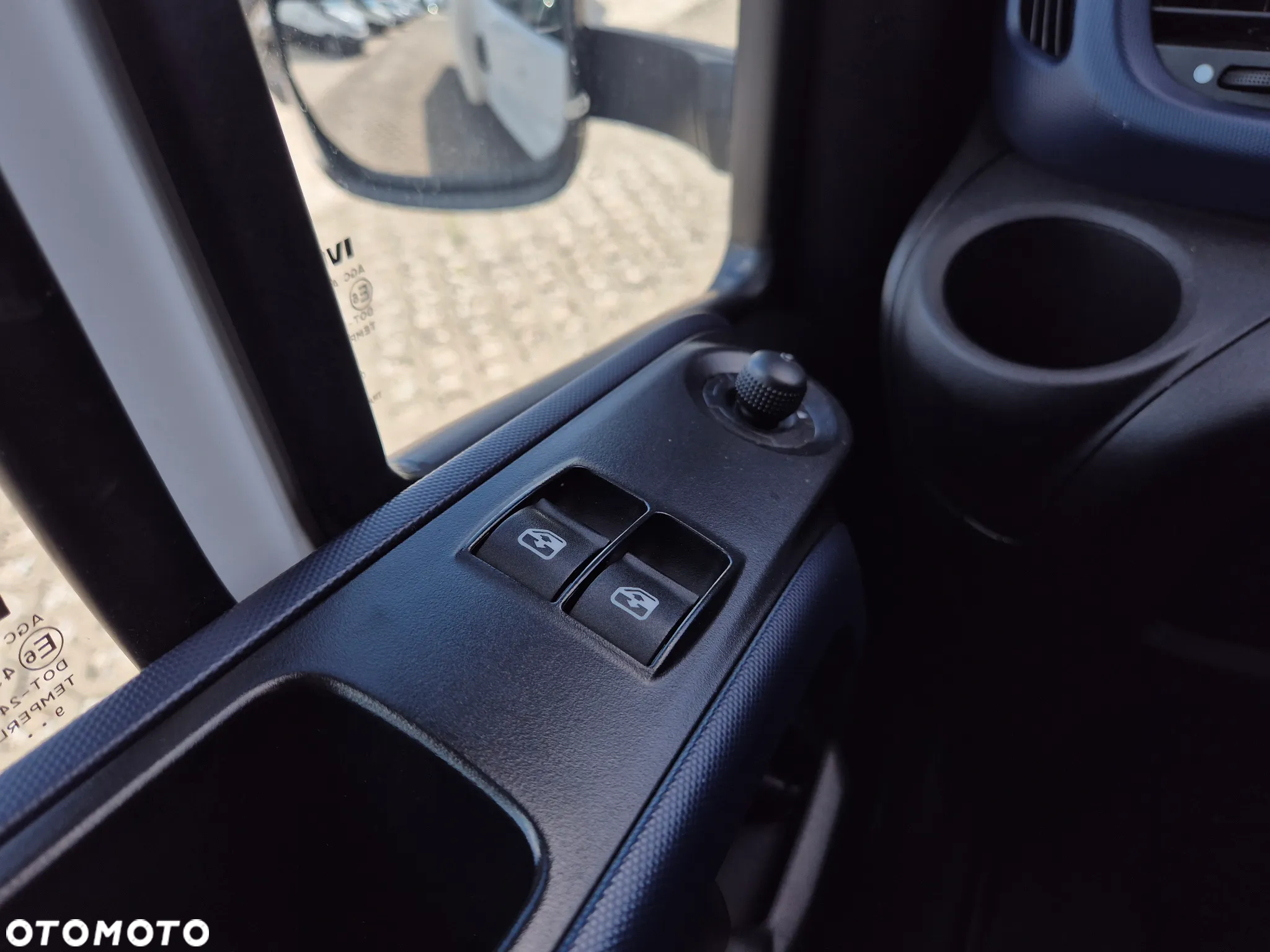 Iveco Daily 35S14 Hi-Matic, kontener 8PAL, klimatyzacja - 8